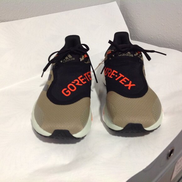 NEW Adidas goretex sneakers 8 - Picture 3 of 9